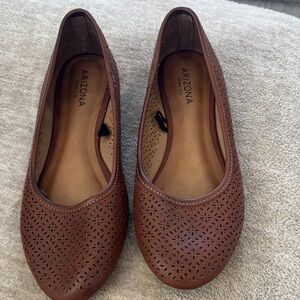 Arizona Jean Company Women's Tan Perforated Flats